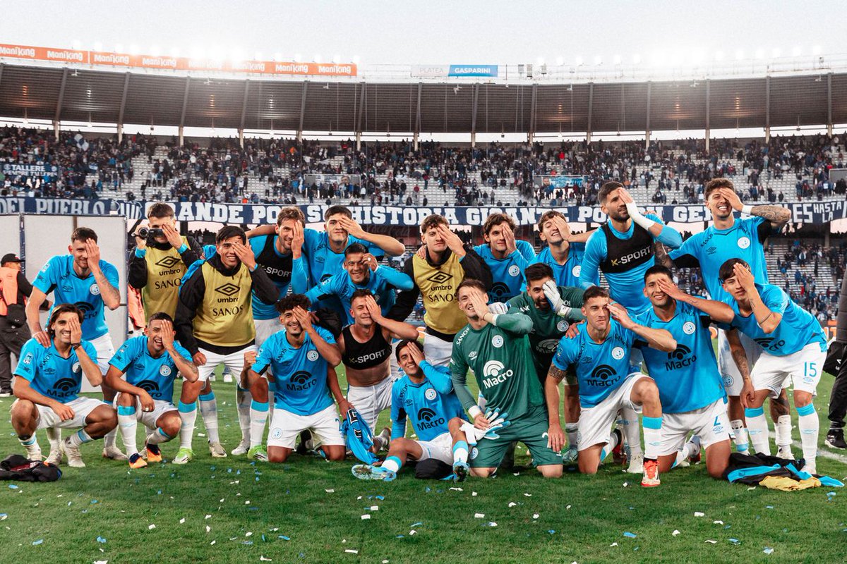 Pirata2030's tweet photo. Y se fue el mejor mes de mi vida. Piensen x un segundo q pasaba si hubiese sido al revés. Si perdiamos acá y ellos salían campeones. Hoy el dolor sería insoportable. Nos sentiríamos como gimnasia.
Pero no fue, xq nos sobran los huevos.
El mes que cambió la historia para siempre. https://t.co/486RmR2PUv