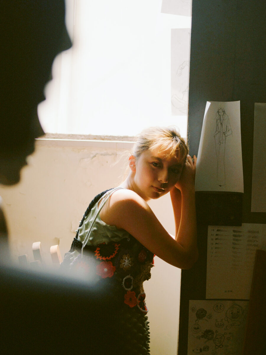 fashionjp's tweet photo. 【6月1日は写真の日📷】
 #上白石萌歌 さんの過去連載から、写真家たちとの神対談を一挙プレイバック！ 

「カメラを向けるって暴力的な行為かも」松岡一哲
🔗https://t.co/eUr0sFsSG8
「萌歌ちゃんにも焦りってあるの？」野口花梨
🔗https://t.co/8MFSS0I7wZ
「この毎日を忘れたくないと思った事がきっかけ」石田真澄
🔗https://t.co/MwElCzK6O6