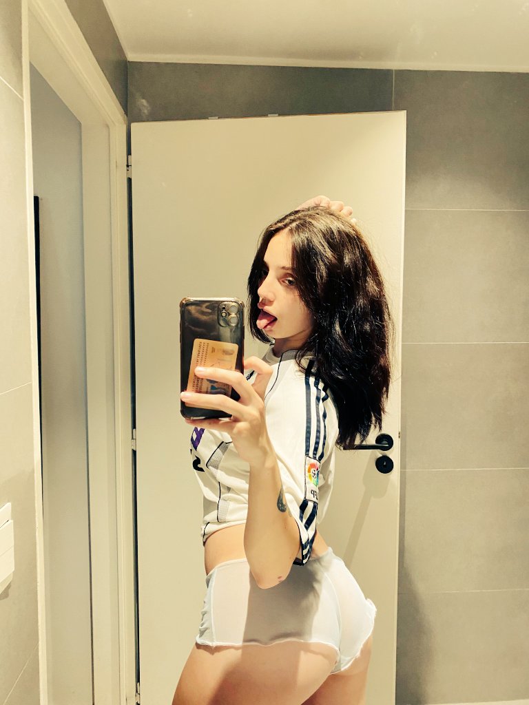 Evie (@hottieevie) / Posts / X