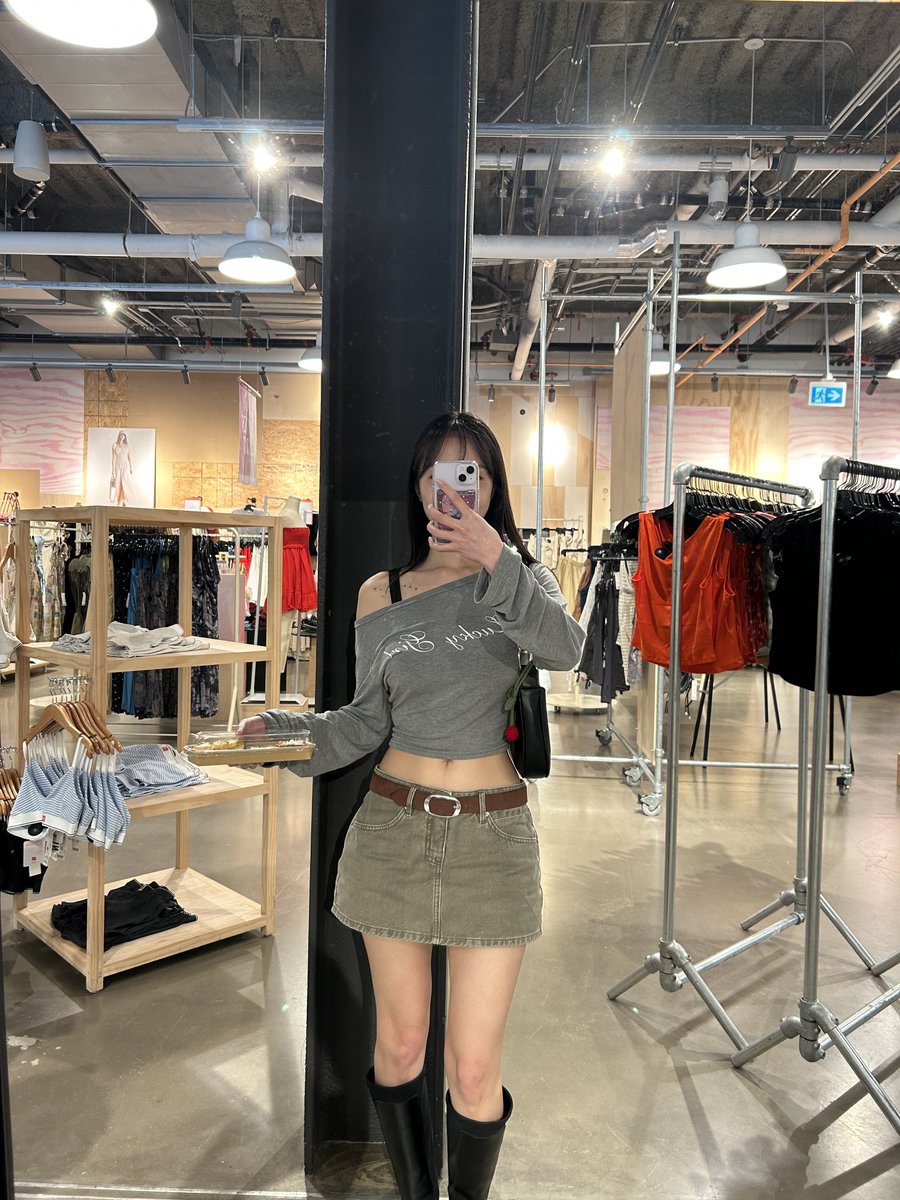 torreth's tweet photo. ootd https://t.co/dC2mYsFxiH