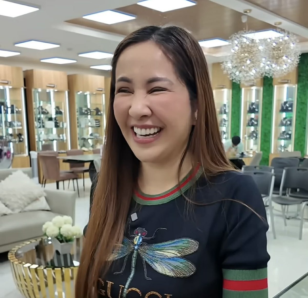 ChikkanessAve's tweet photo. May duda nga ba si Mam Elma sa mga alahas na inireregalo sa kanya ni Sir Geybin? 

Binisita niya kamakailan ang Maddox Jewelry showroom sa Marikina para ipasuri ang value ng mga ito, habang namili na rin ng Mother’s Day gifts at regalo para sa sarili. 

Alamin ang buong katotohanan sa likod ng kanyang pagbisita at ang sagot niya sa mga nagsasabing "materialistic" siya sa pinakabagong vlog ng Maddox Jewelry!

#MaddoxJewelry #MamElma #TheChikkaness