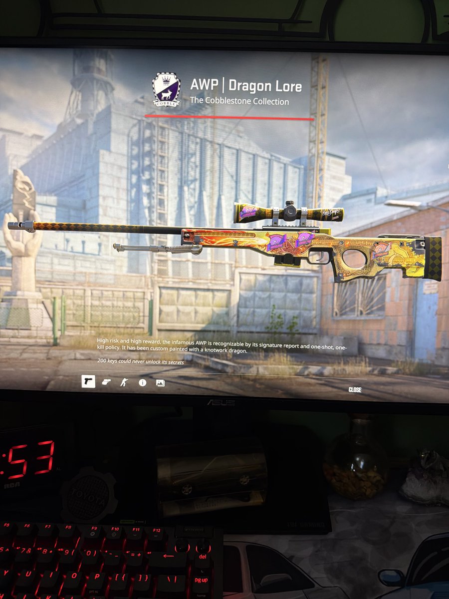 SimbleTheSlav's tweet photo. Finally after over 10 years of playing the game I have my first non battle scarred Dragon Lore. FT 4x Virtus craft. Time to switch up on my day ones and start larping in every game 💯 https://t.co/W6Qjbna6R4