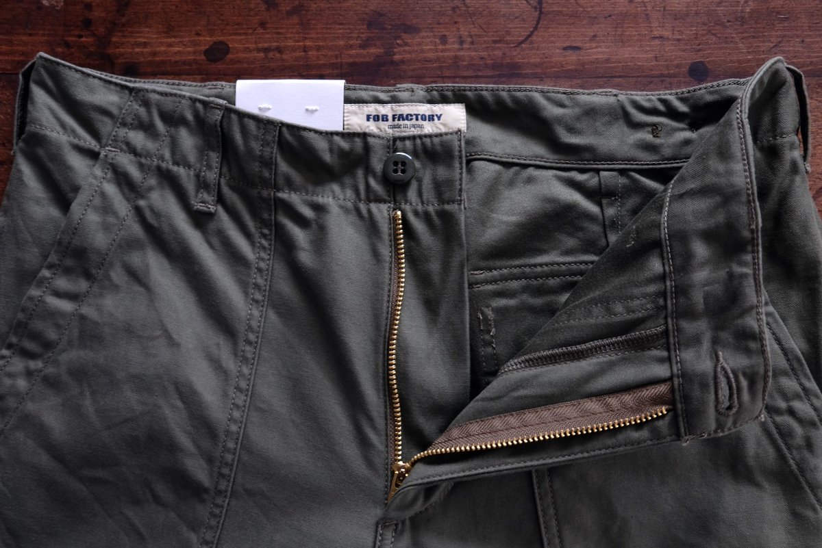 LifeClassico's tweet photo. classico webshop に FOB FACTORY Baker Pants をアップしました。細めのシルエットが際立つ！FOB FACTORYを代表する逸品！

ご注文はこちらのページからお願いいたします。
https://t.co/uIkQ9n9Con

classico webshop
https://t.co/yfeROfyzS9 
ほかにもたくさんのアイテムを掲載中です！

https://t.co/7ColYZBvd3