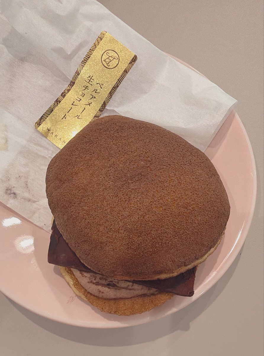 numakura_manami's tweet photo. あこがれを食べる https://t.co/IikDWt9maI
