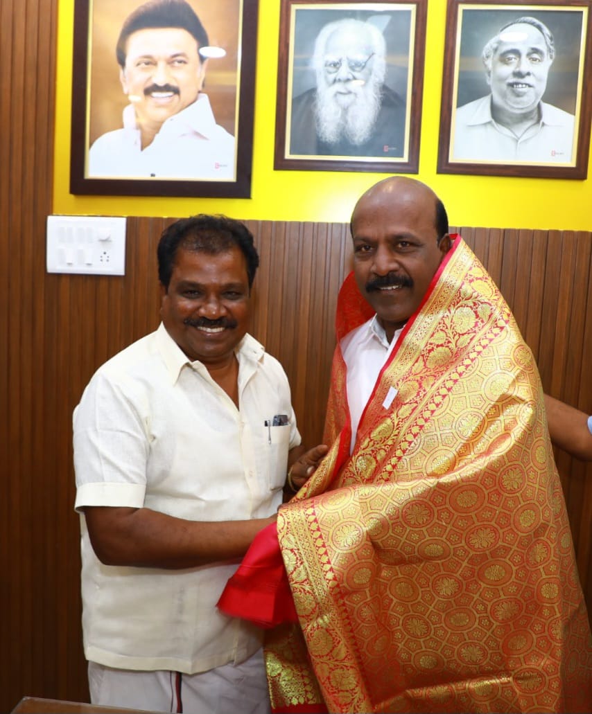 S_AravindRamesh's tweet photo. கழகத்தின் வளர்ச்சிக்காக உழைத்து, தனது அர்ப்பணிப்பு மற்றும் செயல்திறனால் மக்களின் மனதில் தனித்த இடம் பிடித்துள்ள சென்னை தெற்கு மாவட்ட கழகச் செயலாளரும், முன்னாள் மருத்துவம் மற்றும் மக்கள் நல்வாழ்வுத்துறை அமைச்சருமான அண்ணன் மா.சுப்பிரமணியன் அவர்களுக்கு இனிய பிறந்தநாள் நல்வாழ்த்துகளை மகிழ்ச்சியுடன் தெரிவித்துக் கொள்கிறேன்.நீண்ட ஆயுள், நல்ல ஆரோக்கியம் பெற்று சிறக்க எல்லாம் வல்ல இறைவனை வேண்டுகிறேன்.

@mkstalin @Udhaystalin @Subramanian_ma @arivalayam @DMK_Chennai @ThamizhachiTh