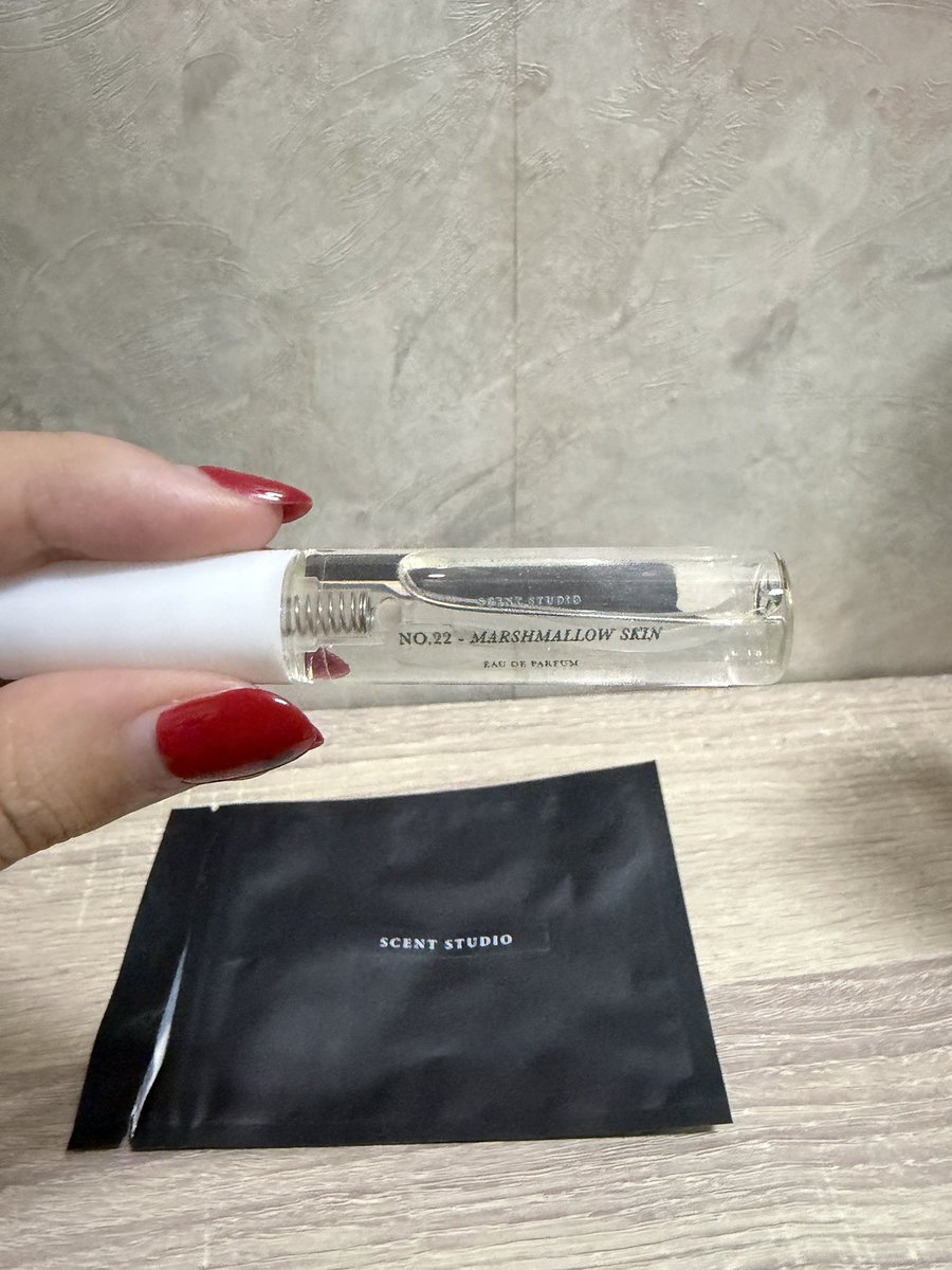 comethru5's tweet photo. ส่งต่อน้ำหอม scent studio 22 Marshmallow skin ตัวล่าสุด ลองฉีดไป2-3สเปรย์ ยังไม่เข้ากับเค้าเท่าไหร่งับ🥹 110รสค่า #ส่งต่อเครื่องสําอาง #ส่งต่อ #ส่งต่อน้ําหอม #น้ําหอม #โล๊ะตู้ #ส่งต่อสกินเเคร์ #ส่งต่อสกินแคร์มือสอง #ส่งต่อน้ำหอมมือสอง #น้ำหอมแบ่งขาย #scentstudio https://t.co/fV4SeV5HqU