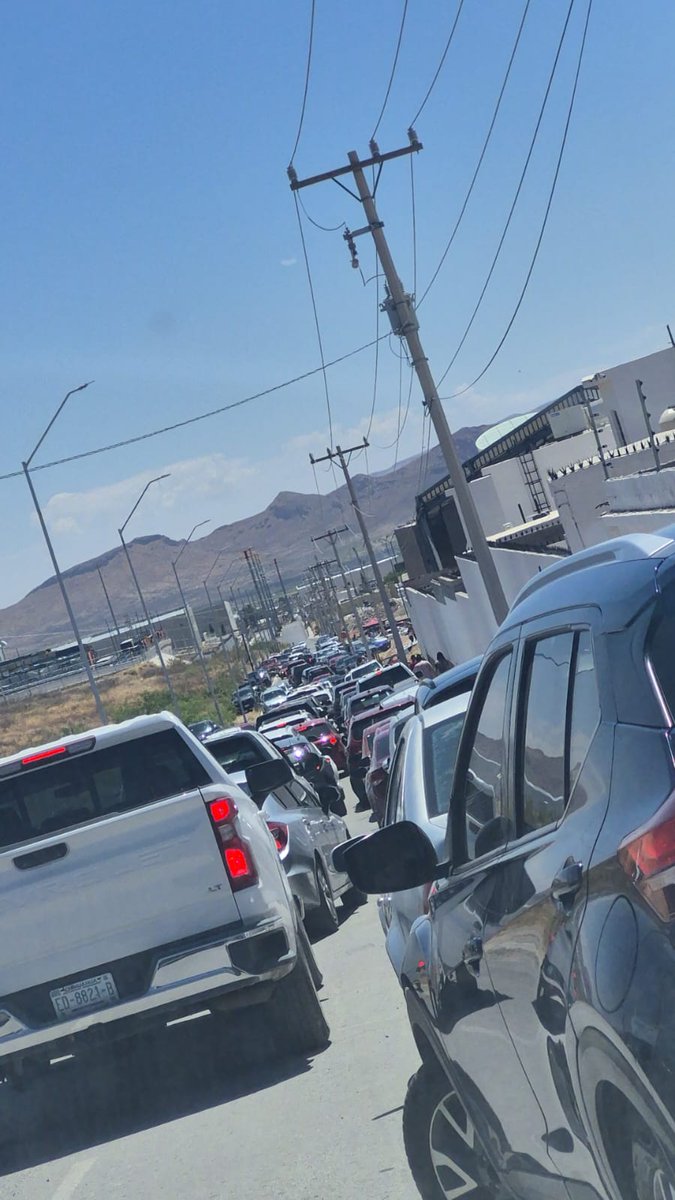 BraulioC's tweet photo. Cuando la gobernadora de #Chihuahua hace creer que obedecer la constitución es opcional, sus ciudadanos pueden pasarse a protección civil por el arco del triunfo. https://t.co/UN2si4xSo7