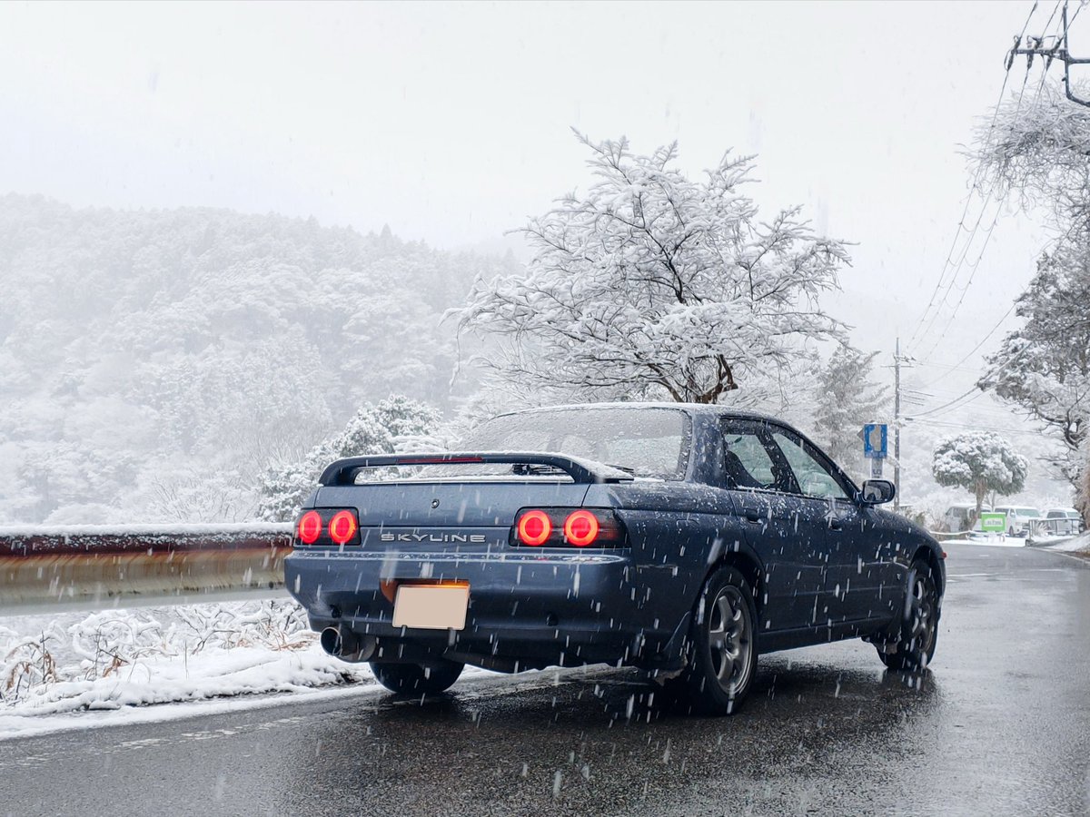 sake_world's tweet photo. 雪の中を疾ける☃️
「オールラウンダー GTS-4」

#R32 #スカイライン https://t.co/P45TGQGSLx