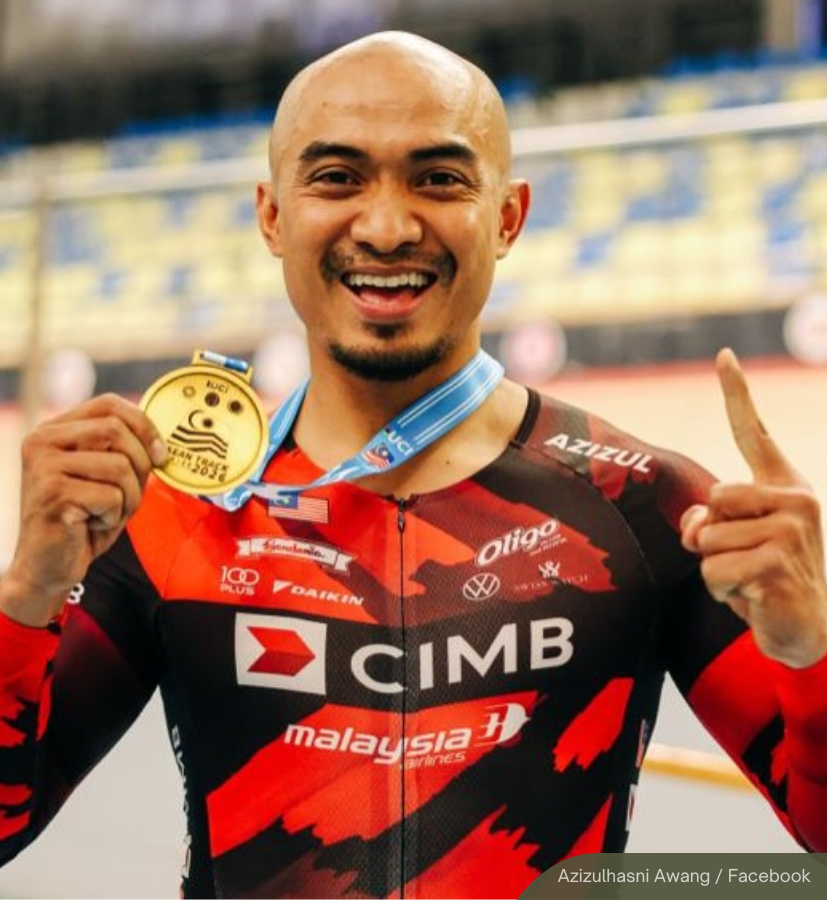 NewsBFM's tweet photo. National track cycling ace Azizulhasni Awang has been conferred the Darjah Bakti by Yang di-Pertuan Agong Sultan Ibrahim.

He is only the third Malaysian athlete to receive the honour, after Lee Chong Wei and Nicol David.

Meanwhile, Chief Justice Wan Ahmad Farid was the sole recipient of the Darjah Seri Setia Mahkota, which carries the title "Tun".