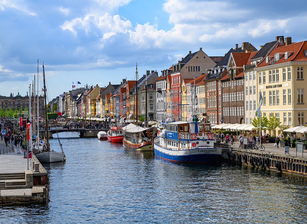 Euractiv's tweet photo. The ‘frugal North’ myth is tearing Europe apart https://t.co/1pPwSNT8YF https://t.co/yMFBsnsaIT