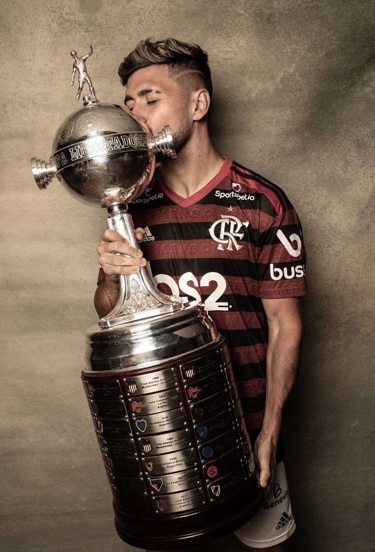 archivearrasca's tweet photo. Hoje é aniversário de um dos maiores ídolos do Clube de Regatas do Flamengo.

Parabéns @GiorgiandeA 

Campeonato Carioca 6x 🏆
Brasileirão 3x 🏆
Copa do Brasil 2x 🏆
Copa Libertadores da América 3x 🏆
Recopa Sul-Americana 1x 🏆

SEU NOME ESTÁ MARCADO NA HISTÓRIA DO FLAMENGO. https://t.co/ObBLSOsRel