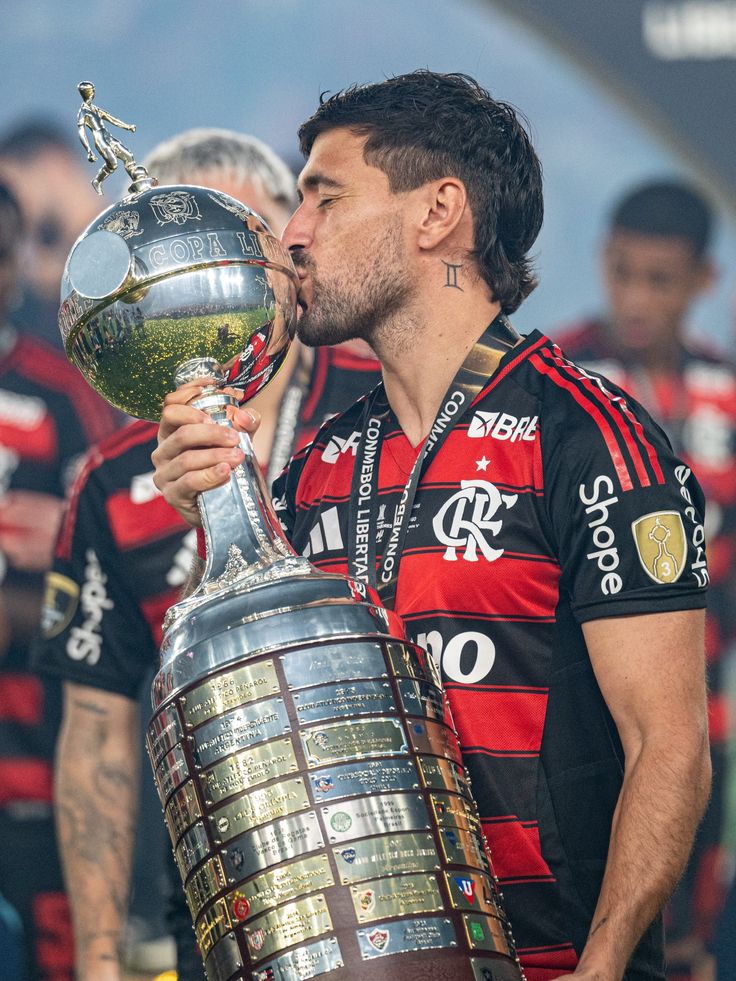 archivearrasca's tweet photo. Hoje é aniversário de um dos maiores ídolos do Clube de Regatas do Flamengo.

Parabéns @GiorgiandeA 

Campeonato Carioca 6x 🏆
Brasileirão 3x 🏆
Copa do Brasil 2x 🏆
Copa Libertadores da América 3x 🏆
Recopa Sul-Americana 1x 🏆

SEU NOME ESTÁ MARCADO NA HISTÓRIA DO FLAMENGO. https://t.co/ObBLSOsRel