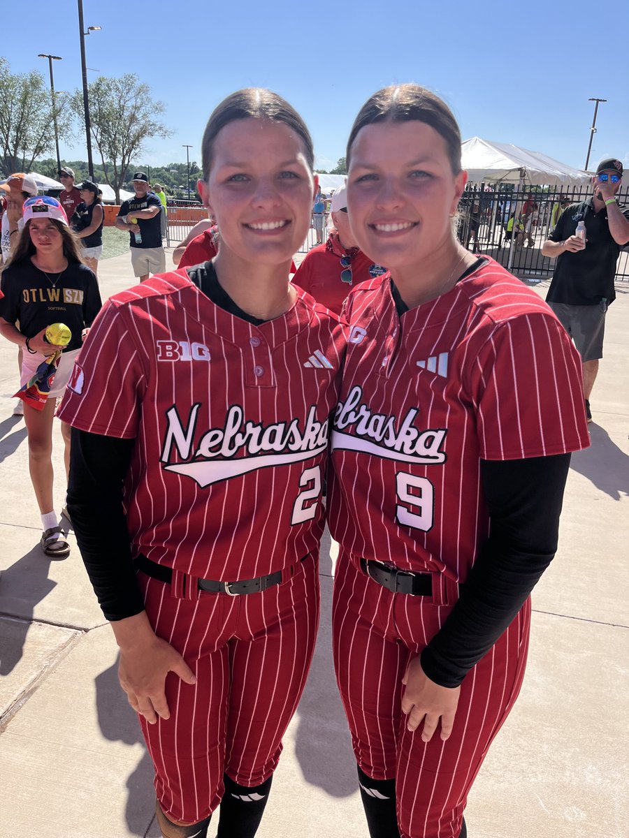 CamenzindChad's tweet photo. There are no words that describe you two and your careers. The love you have for the people around you is something special. God has blessed us with two of the best! Thank you for a lifetime of memories.  @CamenzindLauren @camenzindhannah
Nebraska Cornhuskers 224❤️ https://t.co/OJYKkGPgzA