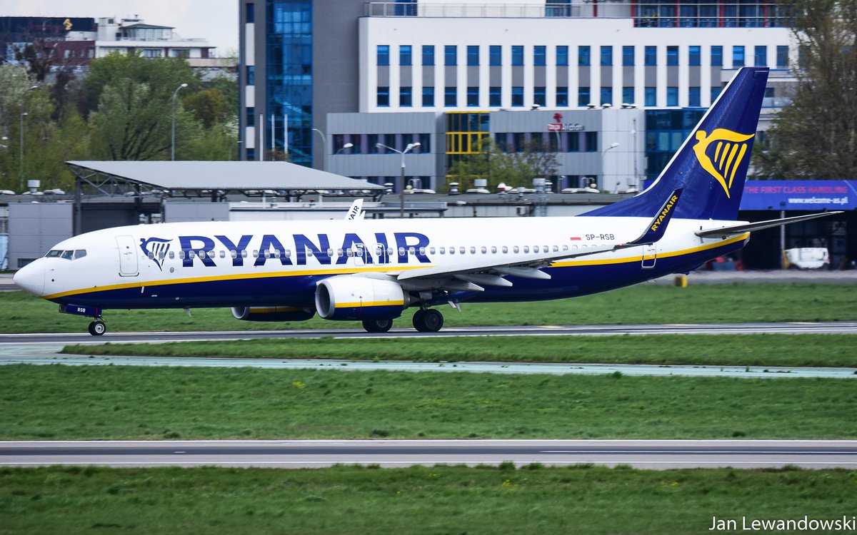 ChopinAirport's tweet photo. 👋Dzień dobry! 🌦
Pogodnie i ciepło, po południu spore zachmurzenie, deszcze, nawet burza.
🌡Maks. temp. ok. 23C
🌡Min. temp. ok. 11C
Aktualna temp: 12C. Ciśnienie: 999 hPa (wzrośnie). Słońce wstało o 4:22, a zajdzie ok. 20:47.
Fot. Jan Lewandowski #flyWAW https://t.co/vndbdkVMft