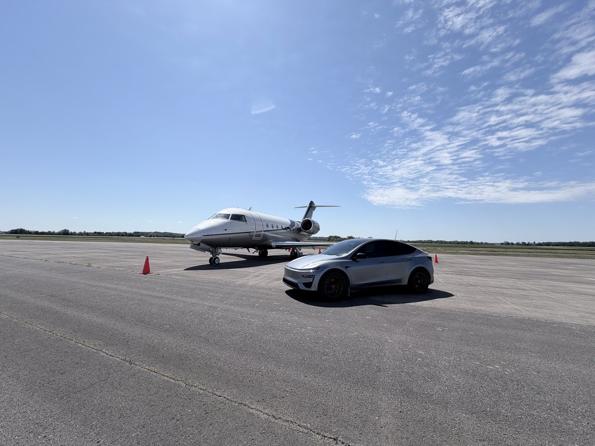 CybrHoldingsLLC's tweet photo. Very long day of flying, but a good one ✈️ There’s no better job in the world 🌎
#PilotLife #Aviation #Flying #Pilot #AviationLife #PrivateJet #Flight #Cockpit #AviationDaily #LongDay #Grateful #FlySafe #Tesla #TeslaFSD #FSD https://t.co/GlKlzjk3Q9