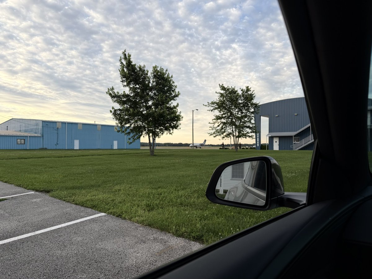 CybrHoldingsLLC's tweet photo. Very long day of flying, but a good one ✈️ There’s no better job in the world 🌎
#PilotLife #Aviation #Flying #Pilot #AviationLife #PrivateJet #Flight #Cockpit #AviationDaily #LongDay #Grateful #FlySafe #Tesla #TeslaFSD #FSD https://t.co/GlKlzjk3Q9