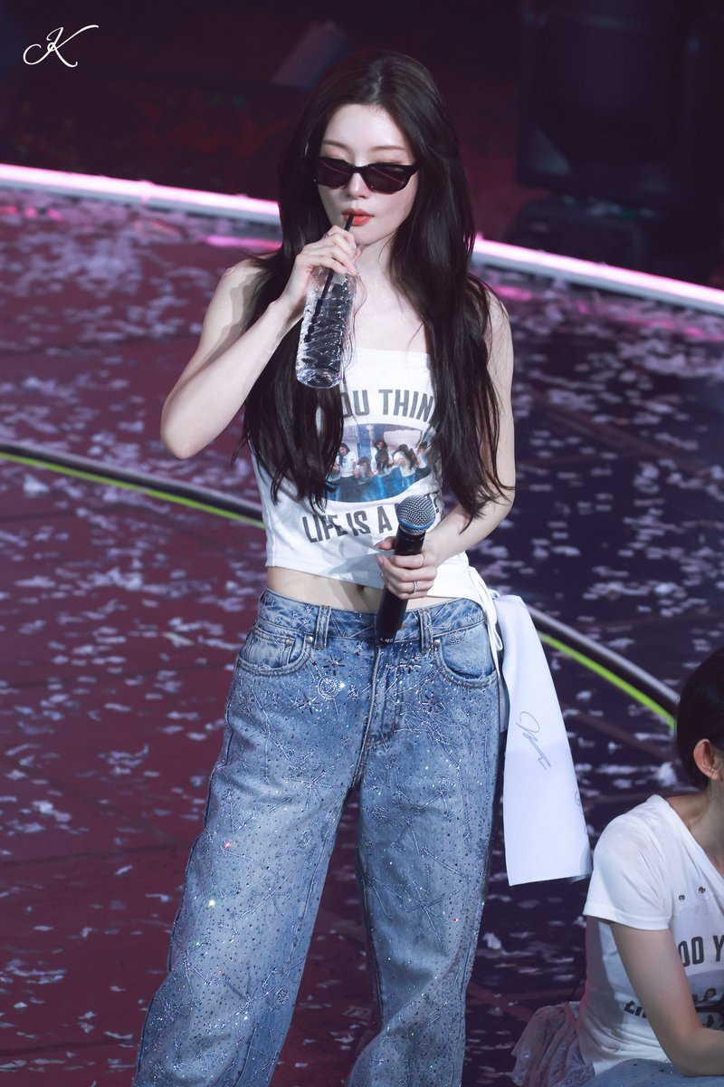 chaeyeson's tweet photo. Hai... unnie baru selsai konser.. ada yang datang ke konser ku?

Cr on picts. https://t.co/3gPXtjGU8u