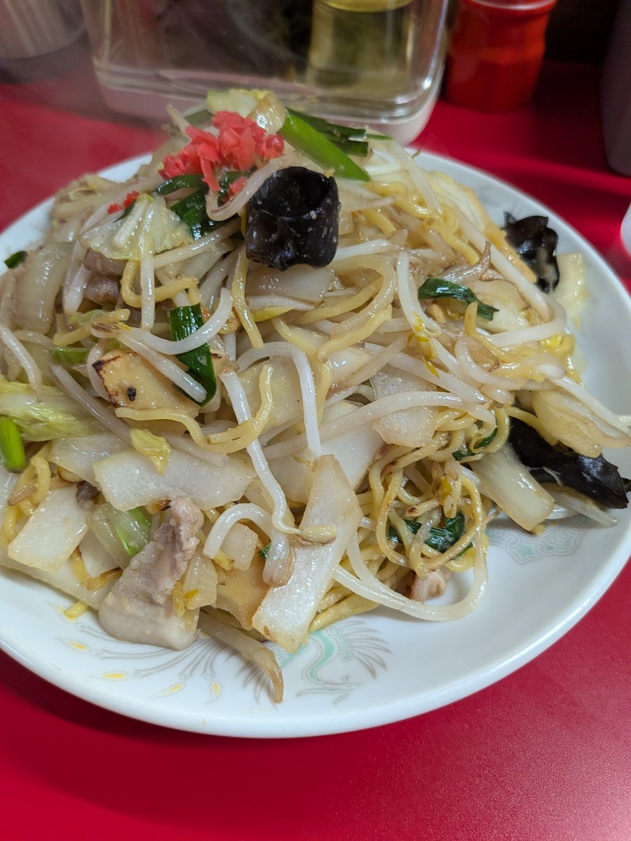 teinekumin's tweet photo. 車やバイクを停めづらいお店には自転車で行くのが吉。炒め焼きそば美味しゅうございました https://t.co/OVF4ZBmAb1