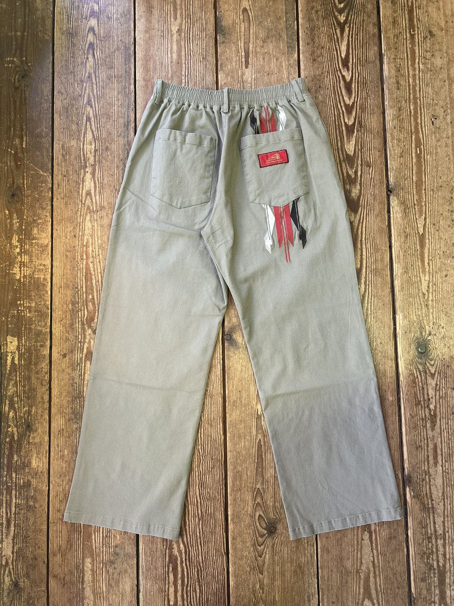 IndianTokyo's tweet photo. "CHIMAYO"刺繍 EASY PANTS
IP-0466
14,960円(税込) 

チマヨ刺繍がバックスタイルに入るIndianらしいディテールが特徴の太すぎないセミワイドシルエットのチノパンツ☀︎☀︎

どんなコーディネートにも合わせやすい万能アイテムです♪
https://t.co/ShqlBgtnXa https://t.co/ihc5hTbIT4