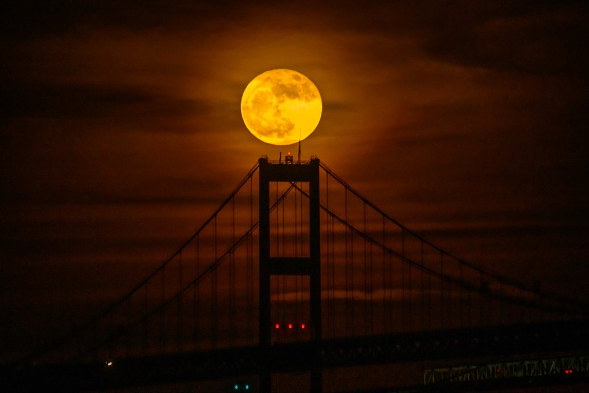 dcsplicer's tweet photo. The Full Blue Micromoon rising above the Chesapeake Bay Bridge . https://t.co/pjrySl5Dmy