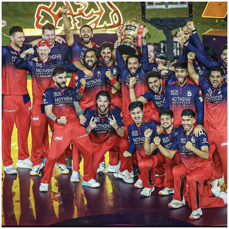 abhilashavanur's tweet photo. The whole Karnataka state is proud,
Sleepless night!

Crazy celebrations - Kudos to @RCBTweets @RcbianOfficial
#RCBChampions #rcbfans #RCBForeve 
#eesalacupnamdu 🏆 https://t.co/M1tdb673r3