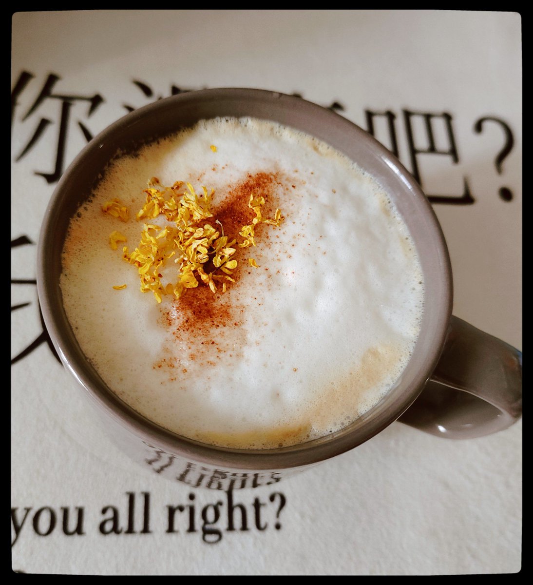 MashikoteOyoinu's tweet photo. 下午在咖啡店偶遇高中同桌，对方居然还记得我小时候爱加双倍奶泡的习惯，聊了半小时快忘了时间，原来好久不见的松弛感是真的存在 https://t.co/GdWFo37Md0