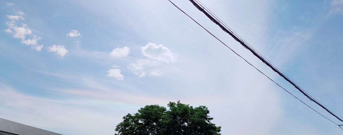 manamispoon's tweet photo. 不思議な虹🌈
真っ直ぐにここだけ
眩しくて目つぶって撮ったけど笑 https://t.co/hrj1tn8yMH
