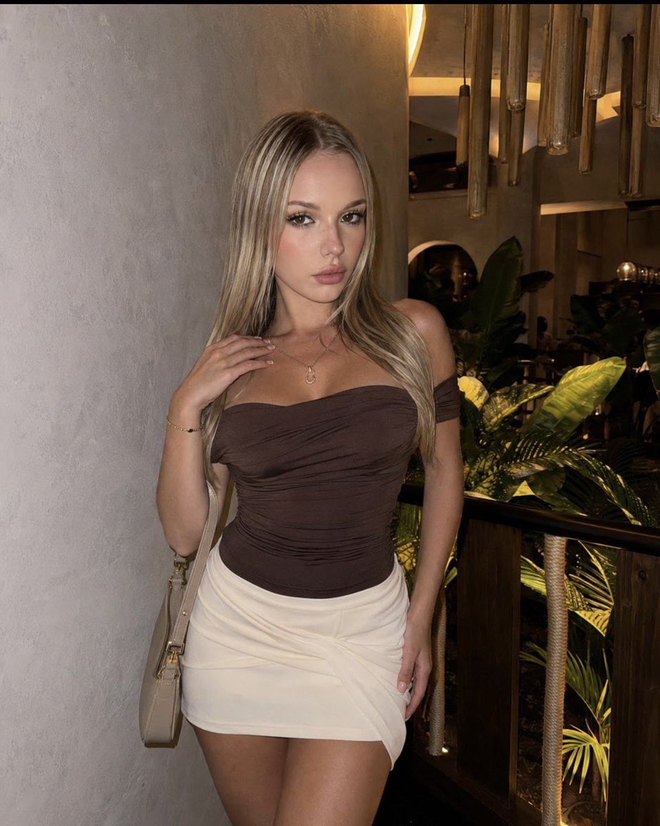Emilyvaleee's tweet photo. Kiss me or gta early https://t.co/BguRw3tgRd
