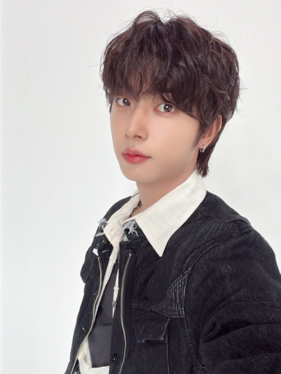 dddm_official's tweet photo. #6월마음가짐 제출합니다 

1. 원위 D.STAGE VR 보기
2. 원위 셀카 보기 
3. 원위 더 사랑하기 (♡)

#ONEWE | D.STAGE VR Selfie.jpg

@official_ONEWE 

#ONEWE #원위 #ICARUS
#DSTAGE_VR #디스테이지_VR
#dddm #dududomusic #두두두뮤직 https://t.co/hvMi5DhsJu