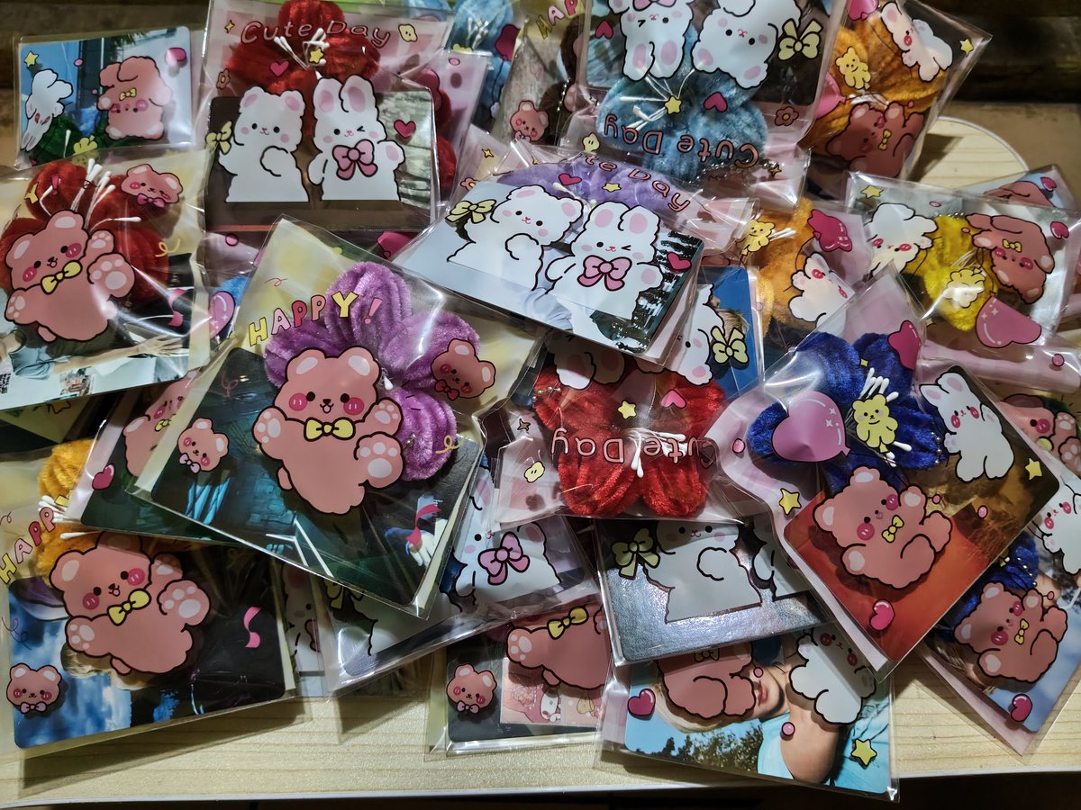 aurianna98's tweet photo. Haloo
Freebies special EXO Planet 6 
EXhOrizon Jakarta

Day 1 dan 2 yah guys

Just Find Me &amp; say "Hai"

Oiya aku ga open trade yah, karena aku bikinnya dikit 🫶

See you at the venue guys

#EXhOrizoninJAKARTA
#EXOPLANET6 https://t.co/UuhjDZJHIi