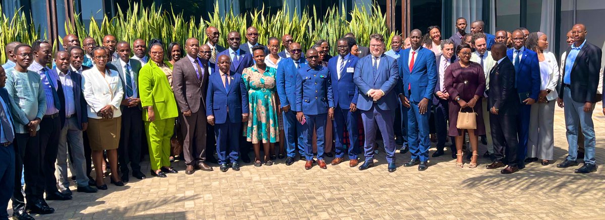 franceauburundi's tweet photo. L'ambassade 🇫🇷 est heureuse de soutenir cette réflexion stratégique autour de l’adhésion du Burundi à l’OHADA, une initiative porteuse d’un meilleur climat des affaires, d’une attractivité économique renforcée et d’une intégration accrue dans l’économie mondiale. https://t.co/yR0wuUNCv7