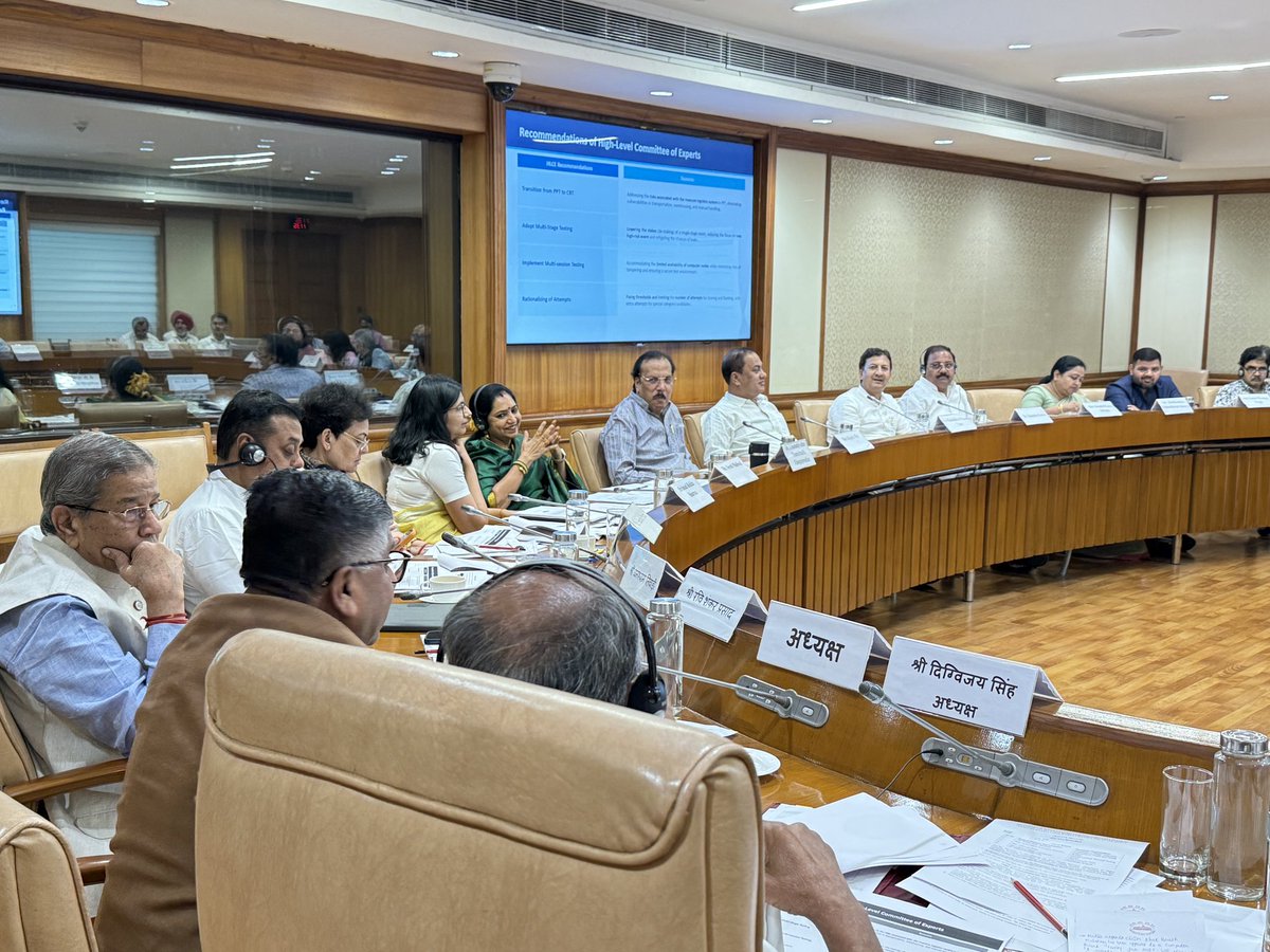 RajeevRai's tweet photo. आज दिल्ली में शिक्षा मन्त्रालय सम्बंधित संसदीय स्थायी समिति की बैठक मे NEET exam और पेपर लीक रोकने के मुद्दे पर चर्चा हुई । https://t.co/SkQSXiwHdj