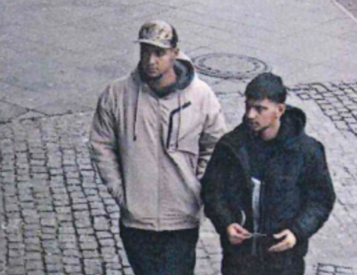KopietzAndreas's tweet photo. Nach diesen zwei Lichtgestalten fahndet seit heute die Berliner Polizei öffentlich. Sie sollen bereits im Januar und Februar 2025 mit gestohlenen Bankkarten Geld abgehoben haben. https://t.co/IKEKnRBl8F https://t.co/RuI3fnGPJz