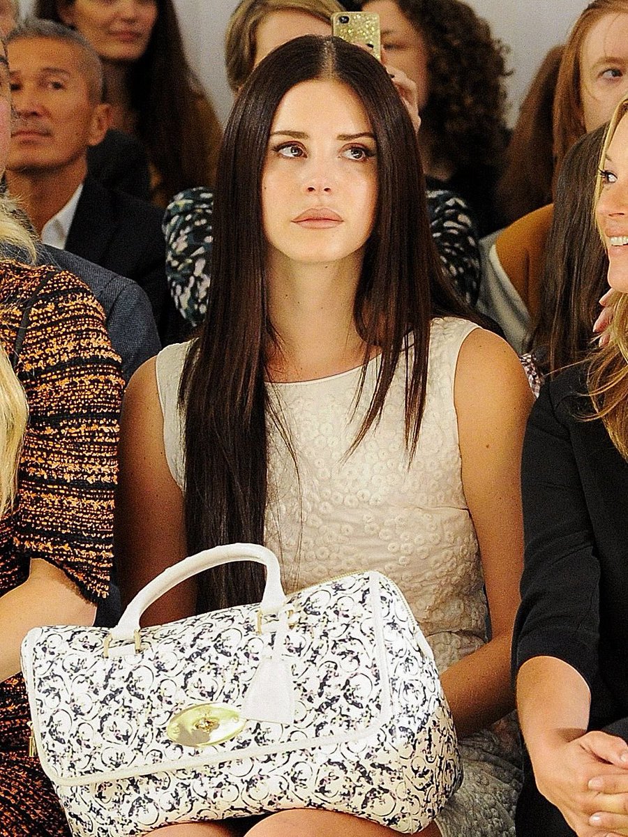 faintlacy's tweet photo. @adoredbyamora your literally giving lana in this specific photo https://t.co/v38K7BEpM1