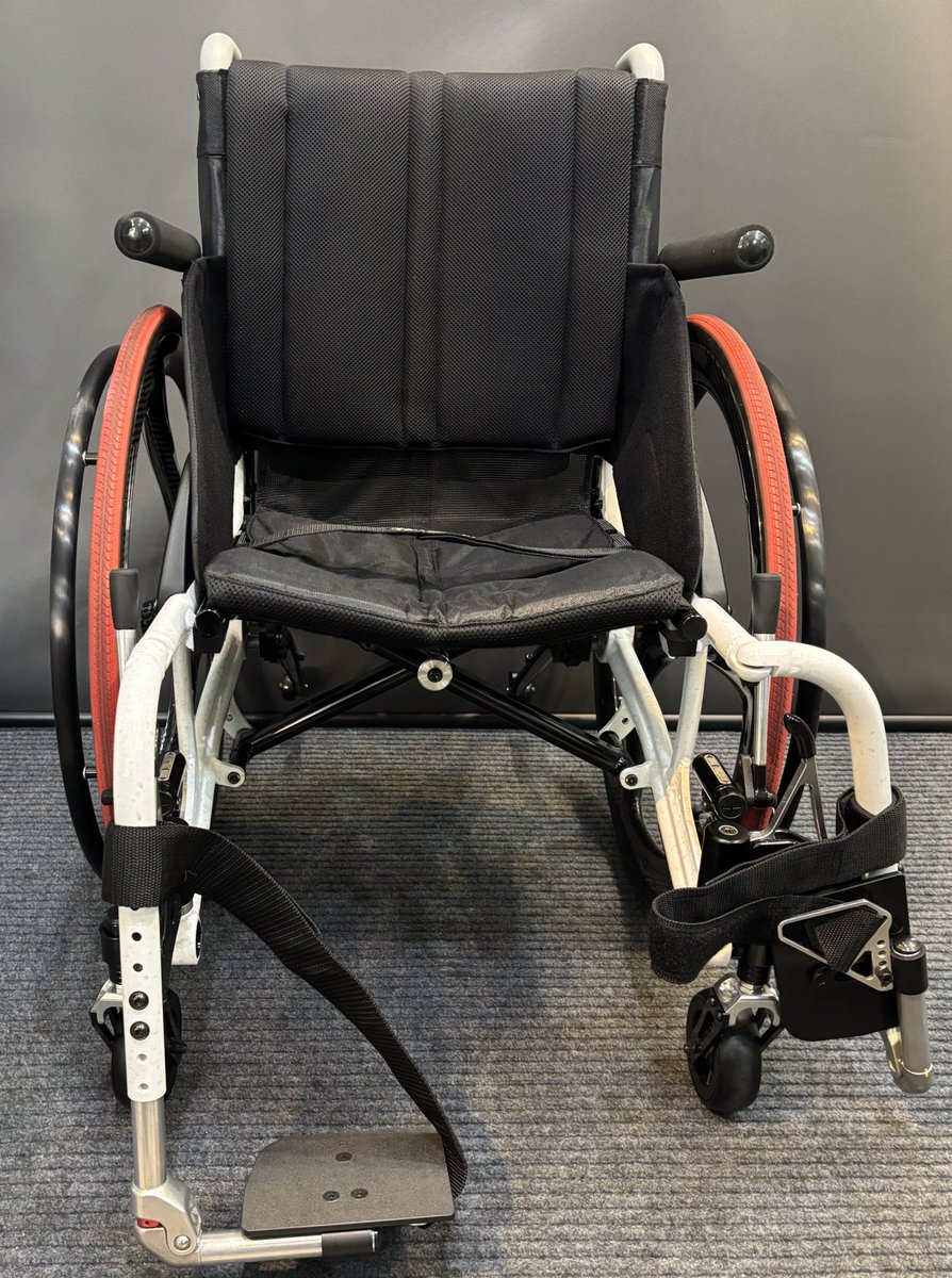 hasirin840's tweet photo. 【OX】よりスイングアウト機構付きモデルが登場！
画像は【SX-F】
見た目は良い意味でシンプルです(^^）
ワンタッチでスイングアウト・着脱もできますので、足漕メインの方や移乗が苦手な方にお勧めな車体になります。
#OX
#スイングアウト https://t.co/wasprstdU1