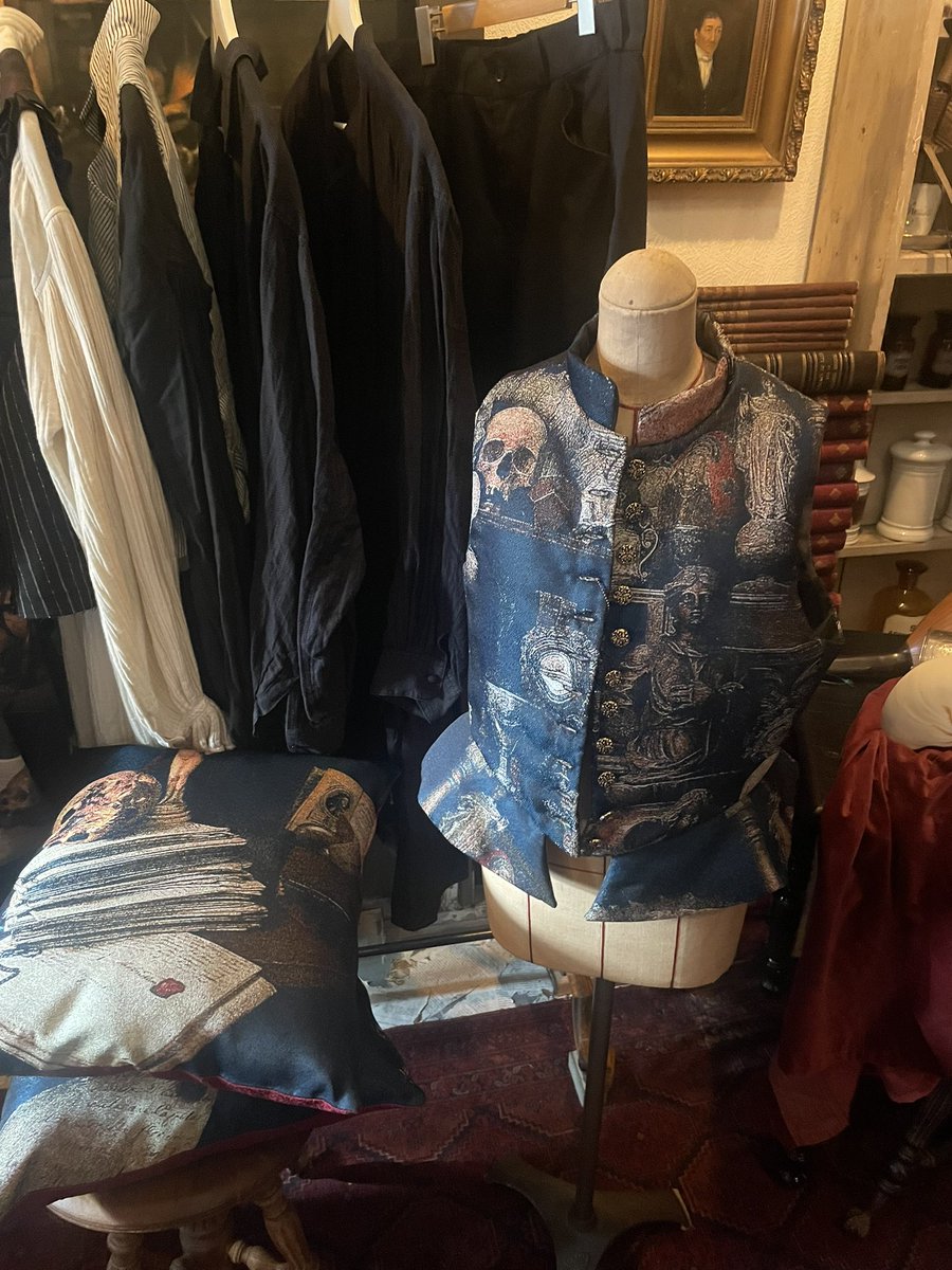 HohOh_Kuriei_Do's tweet photo. 土曜日は
Vimoque @vimoqueさんの展示「Vanitas」へ
高円寺LECURIO

ため息の出るような
素敵なお洋服でした。 https://t.co/tjAriGy4Je