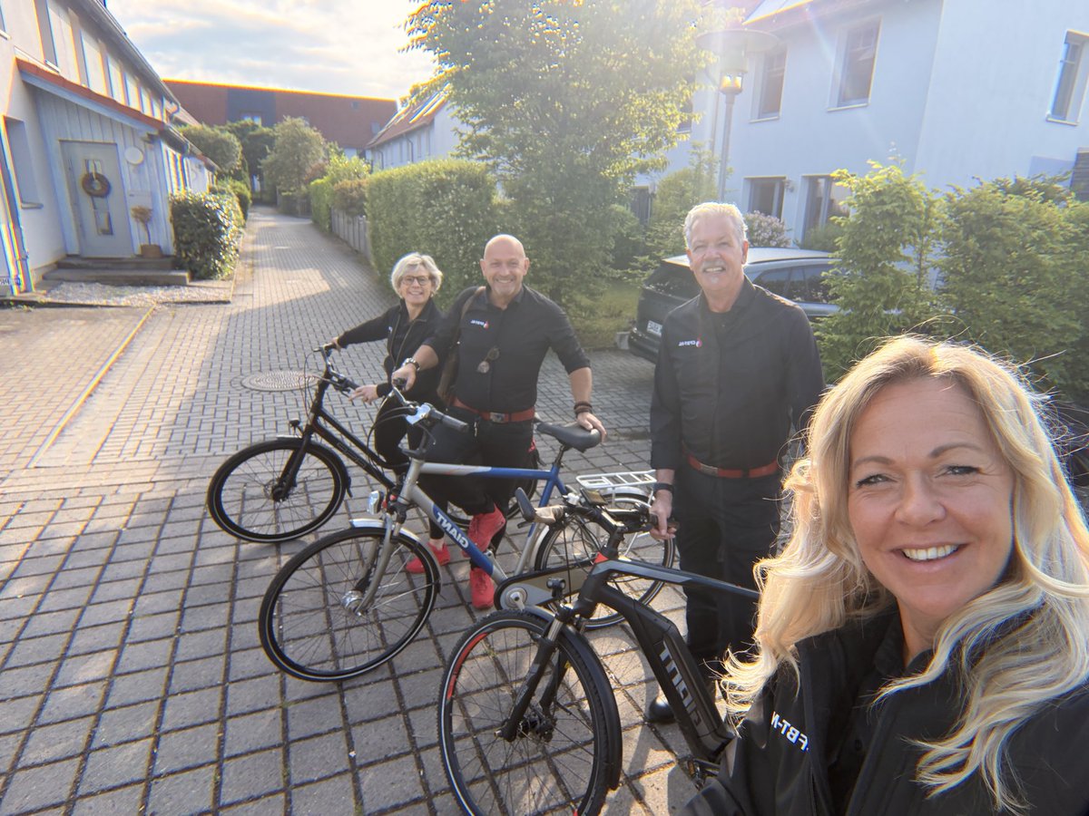 CFBTNL's tweet photo. Interschutz 2026 is begonnen! Lekker op de fiets naar het beursterrein als echte Hollanders 🇳🇱🤩…samen met onze partner Peter uit China en Firegeound Innovations een mooie week van maken 💪☀️ https://t.co/CxQstVHjkn