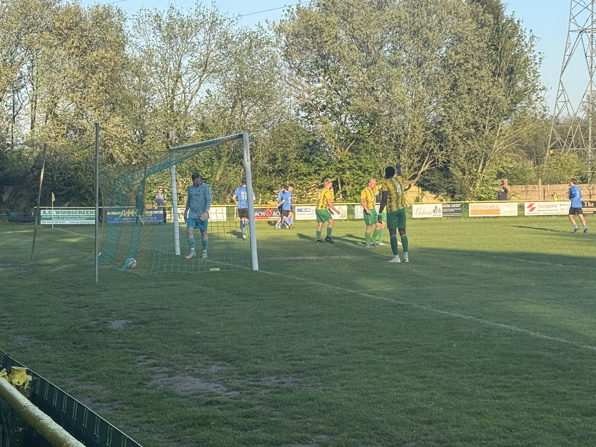 hoppingwxm's tweet photo. Off to Atherton today (28/04/2026)
League game
Butler Park - Manchester League Premier Division Table
🟡 Atherton Town 1 - 1 Pennington 🔵 (HT1-1)
About 20 in attendance
@AthertonTownFC
#Nonleague #Groundhopping #England #Atherton #Football #Peldroed #voetbal #futbol https://t.co/FOMRu77a5M