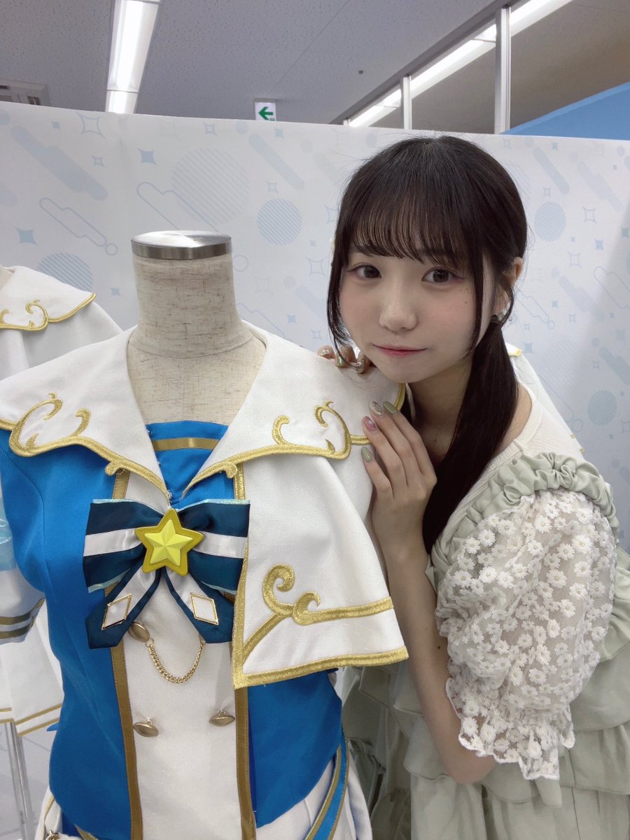Ayasaki_Honon's tweet photo. アニメイト池袋本店様に行ってきましたよ〜🫶🏻✨

なんと今日から、Dou-Da? DOING!衣装の展示が始まっています！！！ｳﾚｼｲ🥹
皆様是非見に来て下さいね〜💛

#イキヅライブ #いきづらい部 #livelove https://t.co/ylg0Mvf6v9