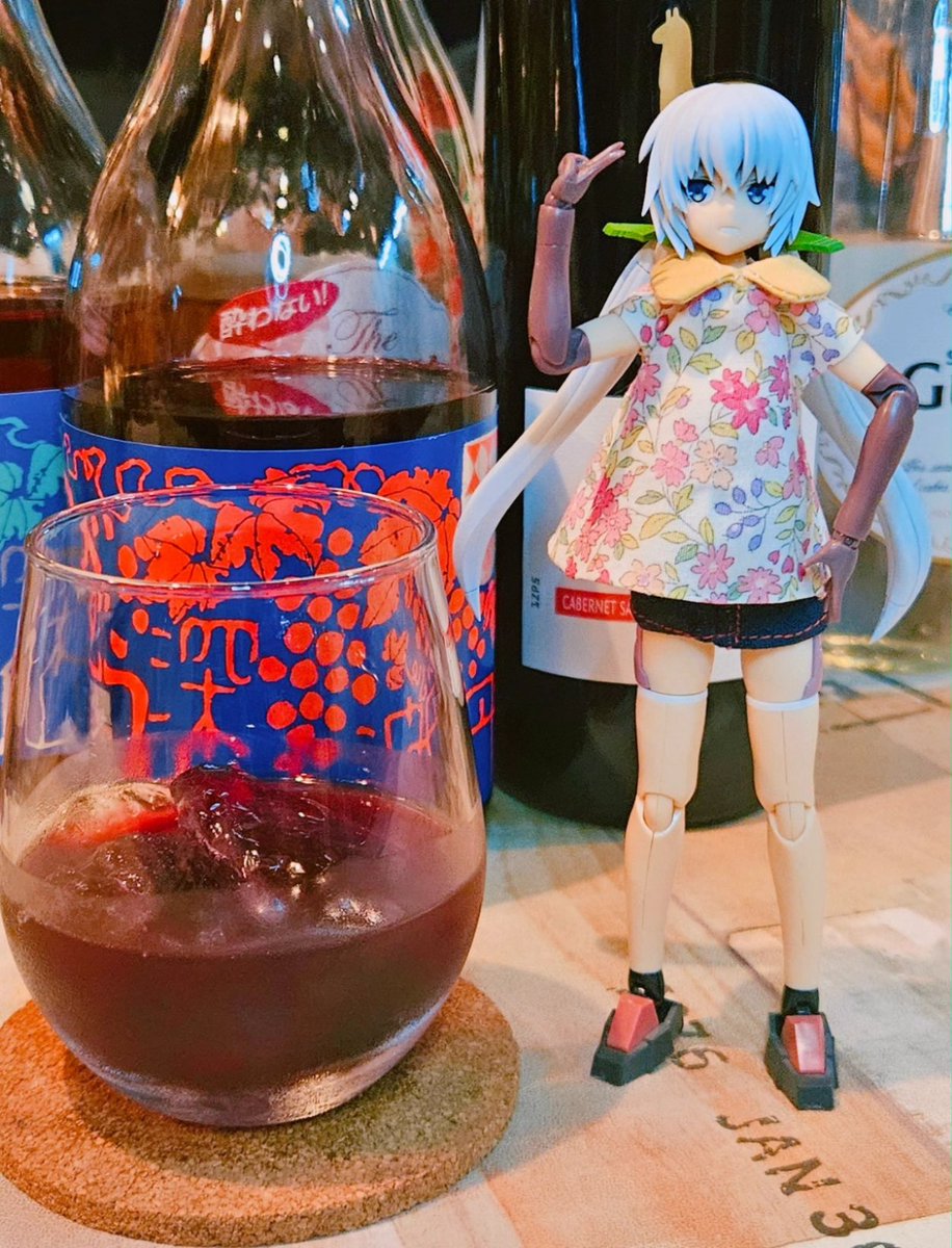 CymNin's tweet photo. 小学校以来のミシン挑��で襟つきワンピースとタイトスカート作成。慣れてない上に細かすぎて襟作成が難しすぎました(汗)
一通りのやり方を教えてもらえたので、これからはミシンにも挑戦していきたい所💪
Element_Lさんでも撮影。
#ドール服 
#Element_L
#フレームアームズガール 
#プラモデル https://t.co/VBwnTJdK2Y