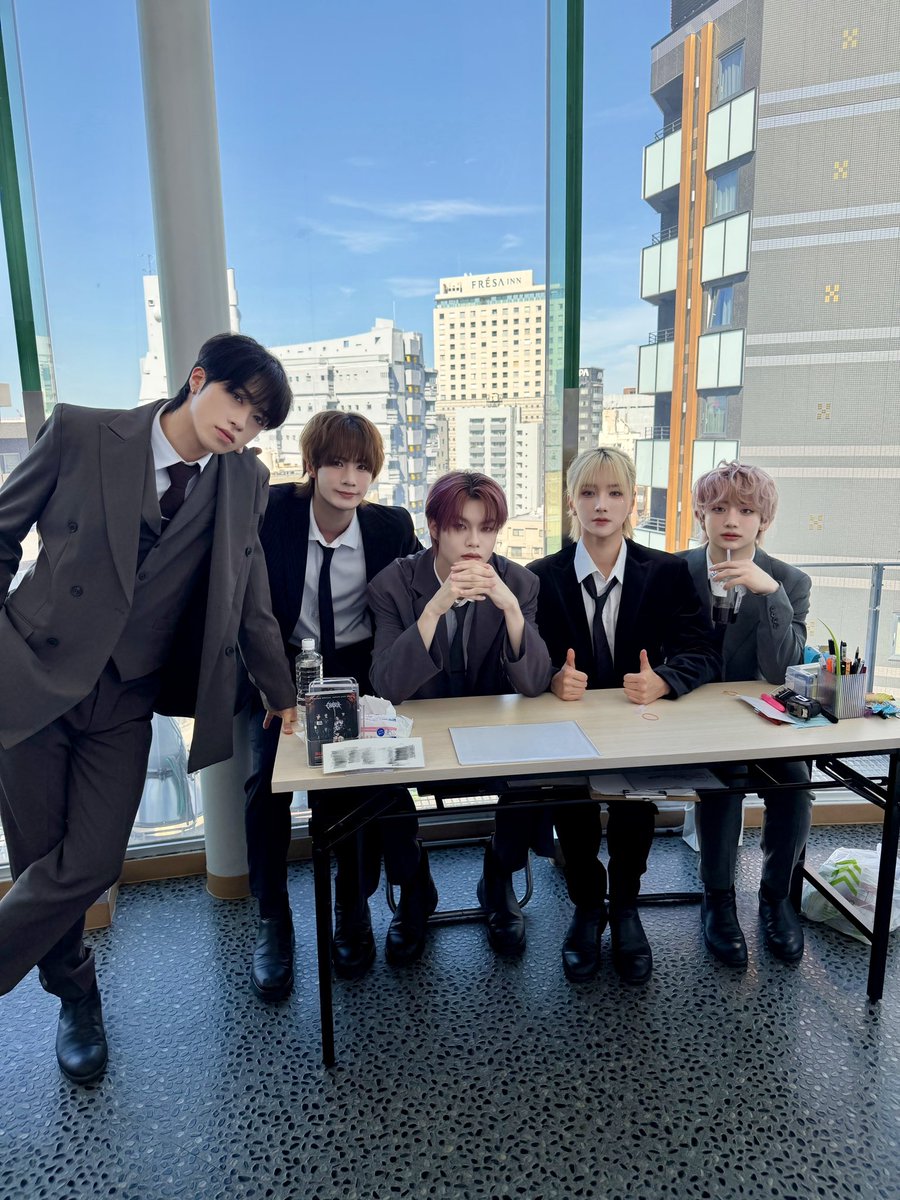CHASER_ofcl's tweet photo. 고마워 항상🖤

#체이서 #CHASER #チェイサー https://t.co/x3YFXCopm9