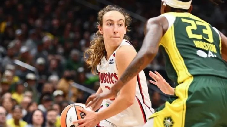CompeticionFEB's tweet photo. 🏀 Protagonistas del fin de semana...

▶ ¿Y tú, con cuál te quedas?

🔁 𝗥𝗧 ➡ Debut @WNBA @aliciaflorezz con @WashMystics

❤ 𝗙𝗔𝗩 ➡ Los 2.500 del Palacio con un @bfemeninoleon que se acerca a #LFChallenge

🗨 𝗖𝗢𝗠 ➡ Ascensos @caja87basket y @AlbaceteBasket a #PrimeraFEB https://t.co/wmazJmeGp2