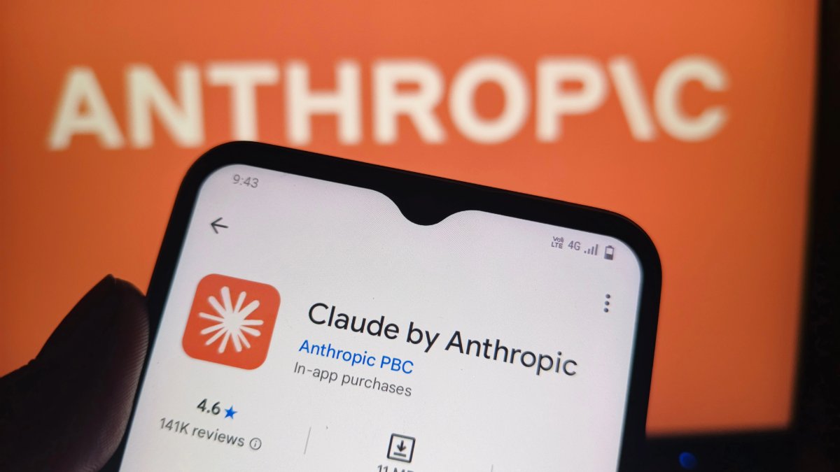 CANDOsummit's tweet photo. 🤖 Anthropic, the company behind Claude, has secured a reported $65 billion funding round, pushing its valuation close to $1 trillion and placing it ahead of OpenAI in both valuation and revenue.

👇 Learn more

https://t.co/BSjAhGKGXt https://t.co/h1sB1PpJ31