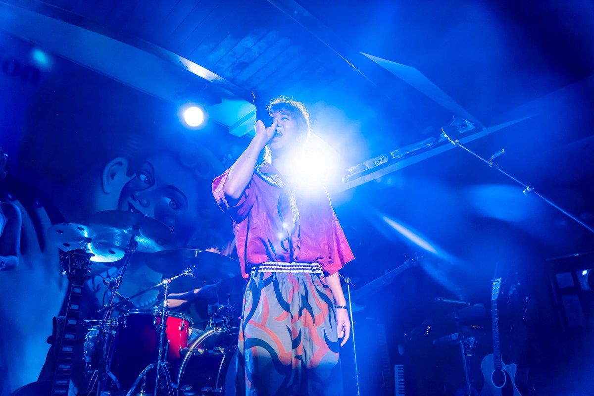 neil_okinawa's tweet photo. みなさま！
今回は熱い熱いライブにしてくれてありがとうございました！！❤️‍🔥

今回初バンドという事で、
色々なことを学び、音楽をもっと知れました!

そして音楽がもっと好きになりました!🎧

これからバンドライブとかまたあったらその時はヘッドバンしちゃってください！😆

— Neil — https://t.co/RecsQppuRO