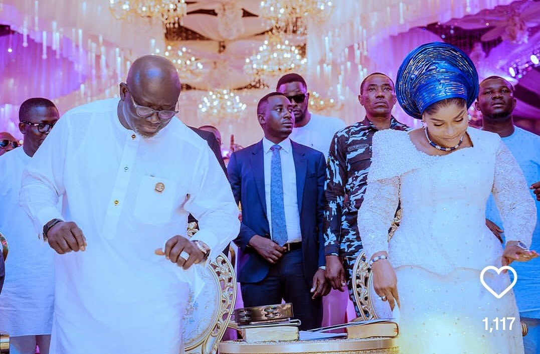 GloriousGod01's tweet photo. The Governor of Delta State, Rt. Hon. Sheriff Oborevwori, who also serves as an usher at the Living Faith Church (Winners Chapel) in Osubi, attended a thanksgiving service at the church yesterday to thank God for completing three years in office.

He presented his offering and delegates distributed bags of rice and other food items to the congregation. However, when the delegates attempted to turn the thanksgiving into a campaign for the APC and President Tinubu's re-election, members of the church walked out in protest.

This is a commendable stand by the members of Winners Chapel. Nigerians have had enough of such politicking. In 2027, we will retrieve our stolen mandate. APC must go. 

Above all, love God.