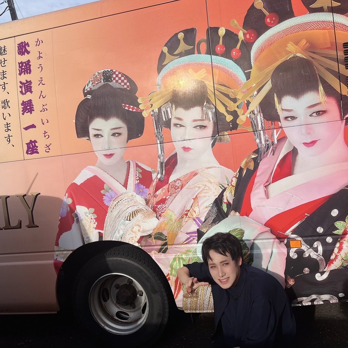 lefleft_dr's tweet photo. HANAVi 5/29名古屋市北文化小劇場、5/31三島市民文化会館小ホール　
2日間、ドラム叩かせて頂きました！
素晴らしい公演に参加出来たこととても嬉しく思います！
響ファミリーさんのバスとも写真撮らせていただきました！
２日間ありがとうございました！ https://t.co/C7BMFf0SaS
