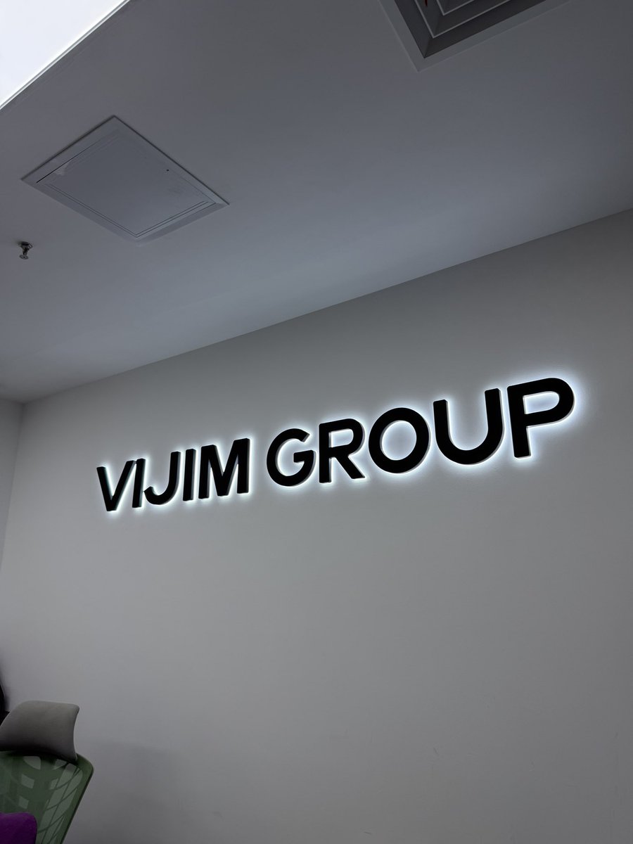 YYouTuber3's tweet photo. 本日は中国・深圳からUlanziやFALCAMなどを世界に展開する、VIJIM GROUPのオフィスにお邪魔してきました✨

撮影業界を圧巻するようなプロダクトは、この地から世界へ広がっています！ https://t.co/cKwYcybXj7