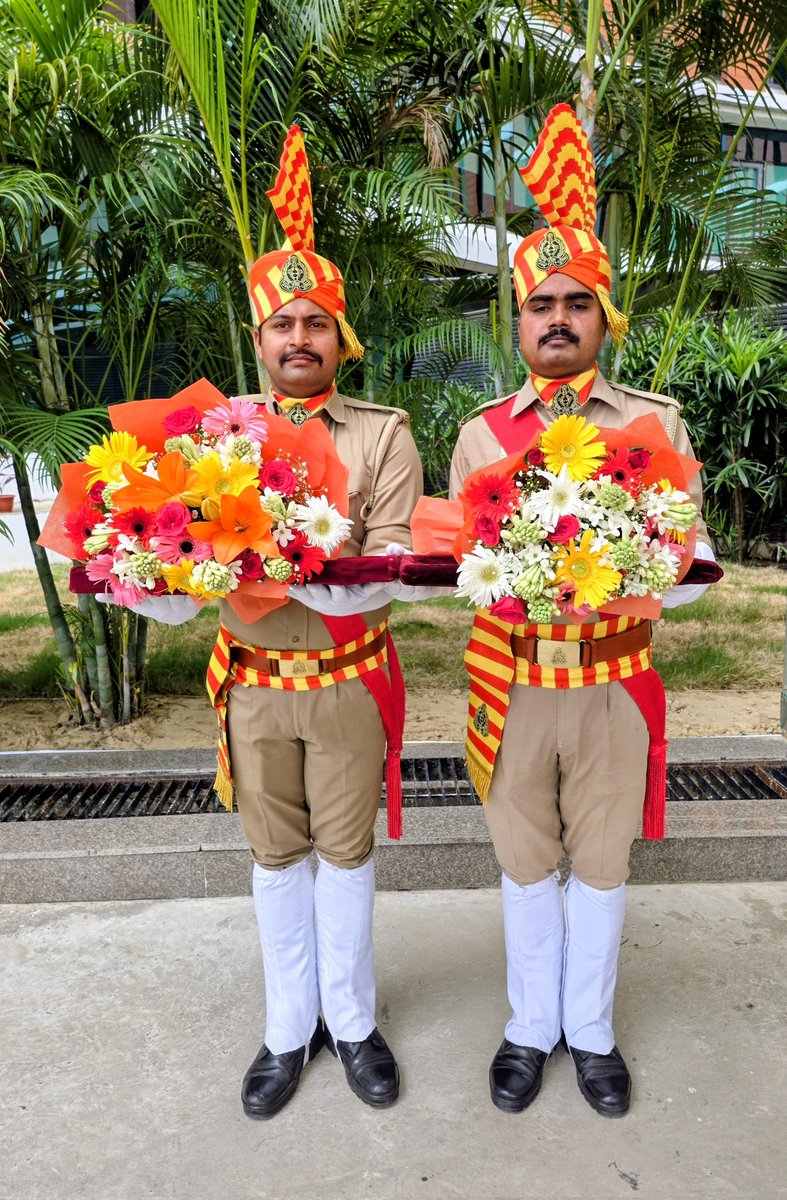 prakashdips's tweet photo. Congratulated Sh. Rajeev Krishna, IPS,as he  took charge as full fledged DGP/ HOPF of UP..
He is a  thorough gentleman and a professional Police Officer..
#UPPoliceFraternity
#PrideInUniform https://t.co/42w0zbgQfc