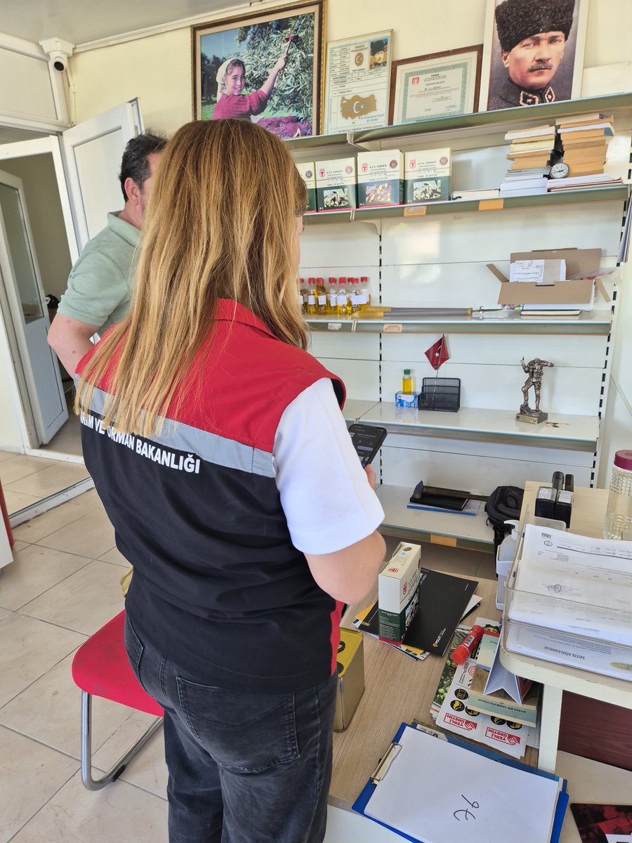 focailcetarim's tweet photo. İlçe Müdürlüğümüz teknik personelleri tarafından,gübre bayiilerinde GTS Sistemi üzerinden denetimlerimiz gerçekleştirilmiştir.
Ürünlerin mevzuata uygunluğu, etiket bilgileri, depolama koşulları ve kayıt sistemleri kontrol edilmektedir. https://t.co/KljwALjfxS
