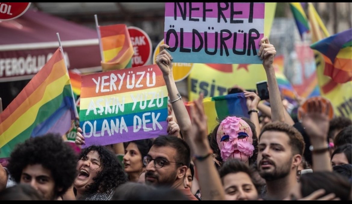 loveislovebabee's tweet photo. Yeryüzü aşkın yüzü oluncaya dek 🌈 https://t.co/UuMJ9LPMwY